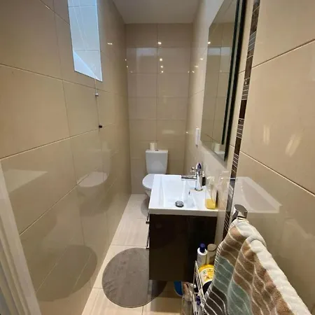 Charming 3 Bedroom In With A Garden * Dublin