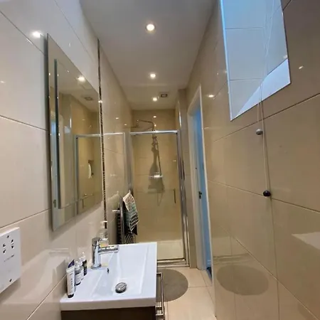 Ferienhaus Charming 3 Bedroom In With A Garden Dublin