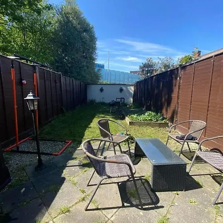 Ferienhaus Charming 3 Bedroom In With A Garden *