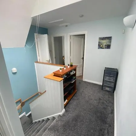 Charming 3 Bedroom In With A Garden Hébergement de vacances
